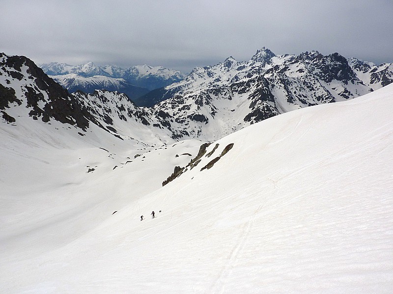 sous le Col de la Jasse : Un couple d'Allevard avec leur chien.