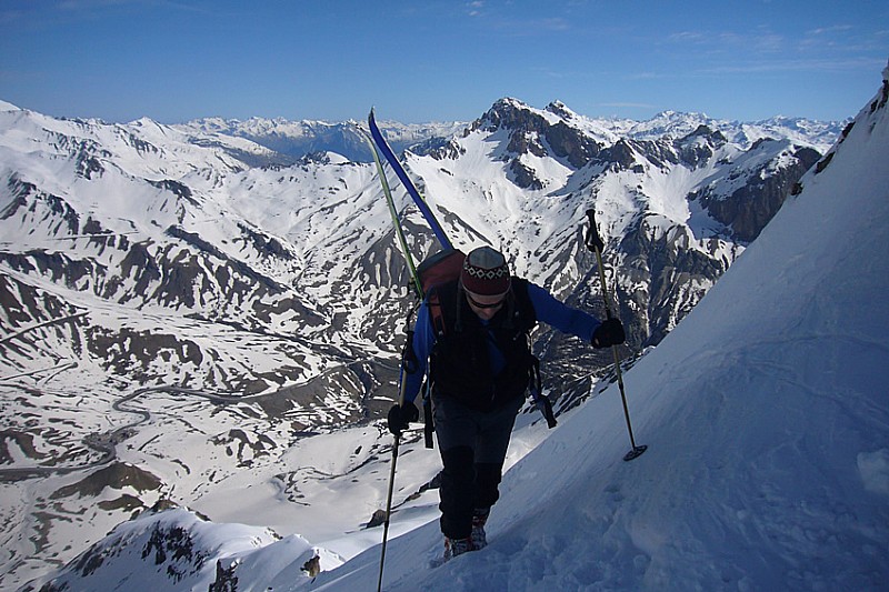 Arrivée au col, encore 20m pour le sommet.