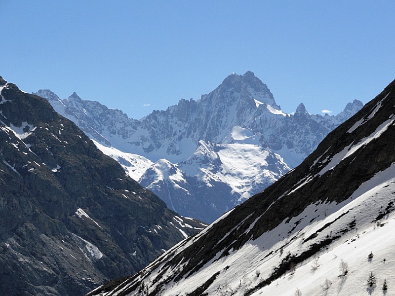 #13 Tête de Lauranoure : Coup d’œil du côté de la Bérarde: le col, la Barre, le Fifre et la Pointe de Pié Bérarde juste devant... Tête de Lauranoure : Coup d’œil du côté de la Bérarde: le col, la Barre, le Fifre et la Pointe de Pié Bérarde juste devant...