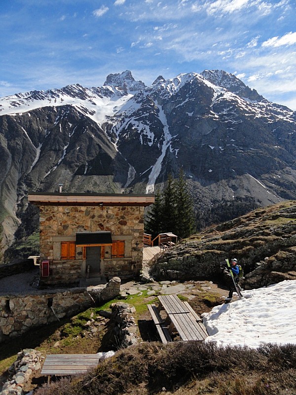 #16 Tête de Lauranoure : Ambiance bucolique sous le regard de l Tête de Lauranoure : Ambiance bucolique sous le regard de l'Aiguille du Plat de la Selle