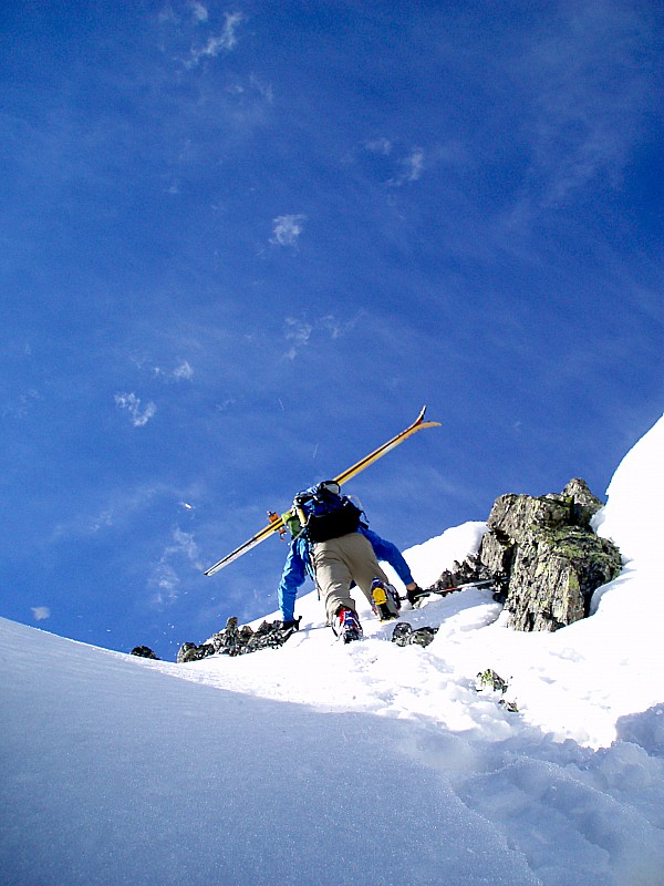 #18 Marc : Les fesses du patron sur l Marc : Les fesses du patron sur l'arête entre la brèche du chien et l'aiguille d'Olle