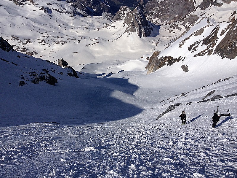 #7 Montée Grands couloirs : des boules liées au réchauffement sur la dernière petite couche de neige de début de semaine.
Montée possible en ski si bonne technique Montée Grands couloirs : des boules liées au réchauffement sur la dernière petite couche de neige de début de semaine.
Montée possible en ski si bonne technique