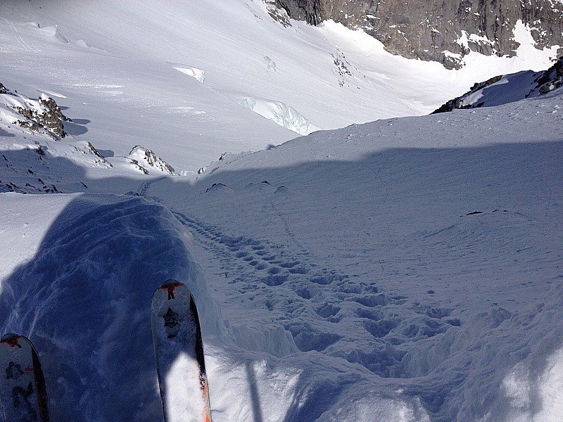 #16 Couloir des Italiens : tracé ce jour par 2 équipes.
semble en conditions... Couloir des Italiens : tracé ce jour par 2 équipes.
semble en conditions...