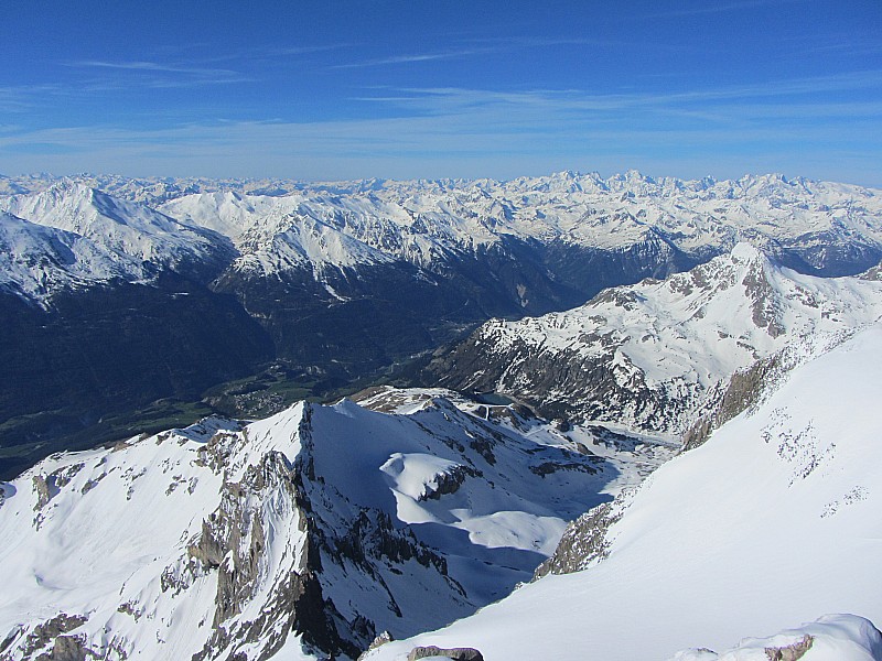 #1 Dent Parrachée : Au sommet...y a pire comme vue pour patienter 30 Dent Parrachée : Au sommet...y a pire comme vue pour patienter 30' afin que la neige chauffe un peu.
