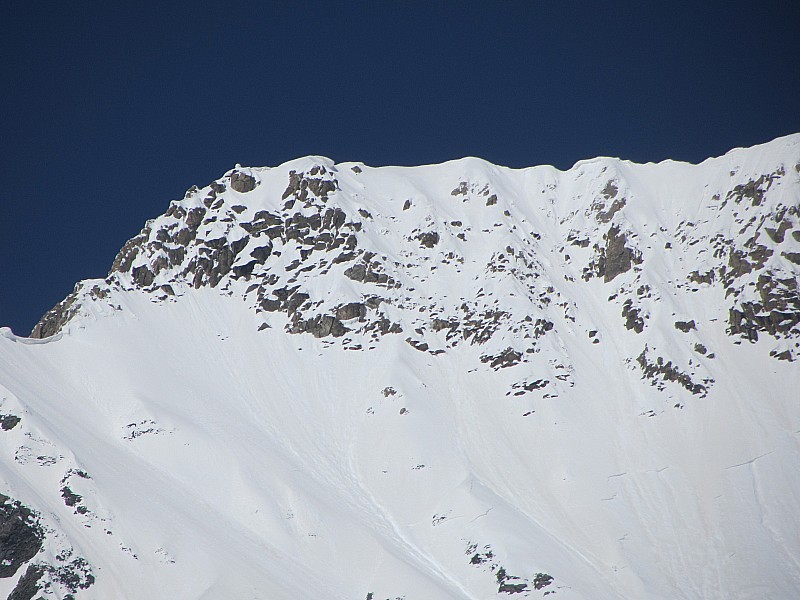 #7 Dent Parrachée : Haut de la face. On distingue bien la rampe de sortie en bas en gauche. Dent Parrachée : Haut de la face. On distingue bien la rampe de sortie en bas en gauche.