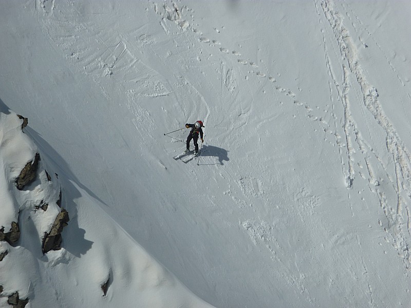 #11 Couloir du Combeynot : Cadeau au skieur qui l Couloir du Combeynot : Cadeau au skieur qui l'a descendu