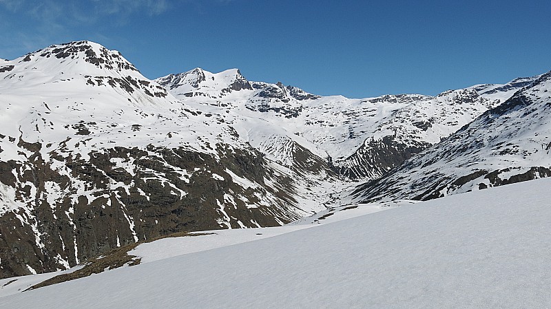 #21 Traversée Carro-Albaron : J3: vue du vallon du refuge du Carro depuis le col des Evettes. Fin du raid! Traversée Carro-Albaron : J3: vue du vallon du refuge du Carro depuis le col des Evettes. Fin du raid!