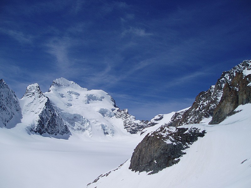 #1 Arrivée au refuge mercredi, il fait encore beau et chaud mais le ciel se voile. Arrivée au refuge mercredi, il fait encore beau et chaud mais le ciel se voile.