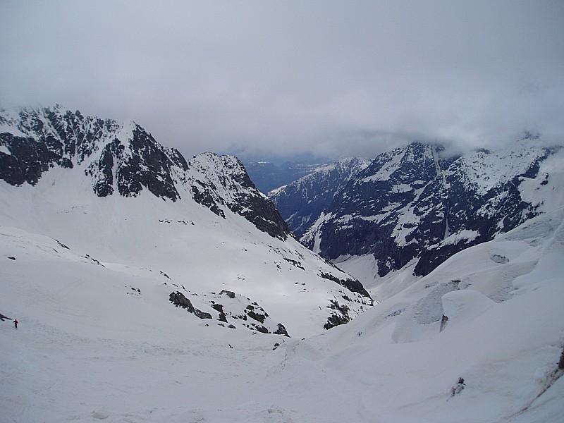 #4 descente dans la vallée dans une neige pourrie de chez pourrie. descente dans la vallée dans une neige pourrie de chez pourrie.