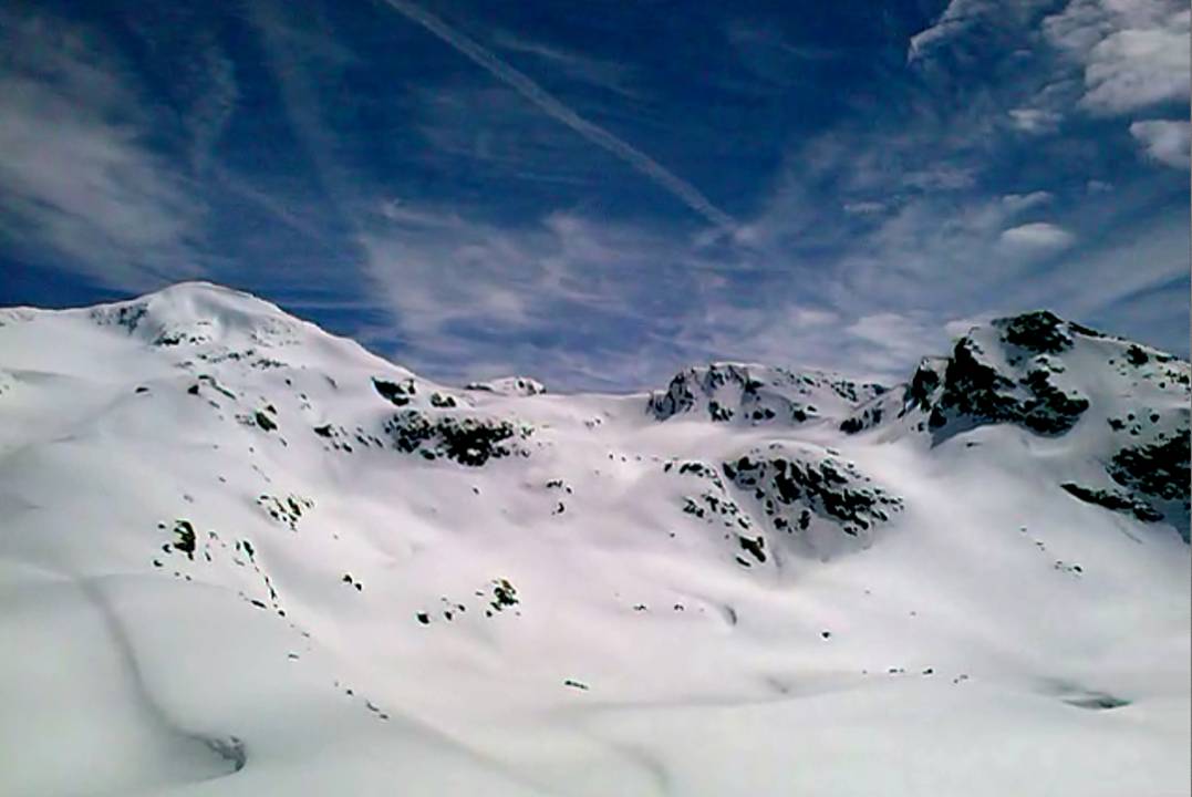 #8 Becca Blanche : La Becca Blanche domine le cirque et glacier des Usselettes (Photo reprise d Becca Blanche : La Becca Blanche domine le cirque et glacier des Usselettes (Photo reprise d'une vidéo de Pierre).