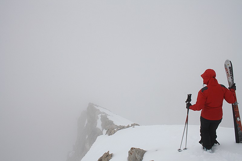 #2 redescente prudente : de la Pointe de Calabre, en rochers sur la fin. Grosse corniche en face N, ce qui nous empêchera d redescente prudente : de la Pointe de Calabre, en rochers sur la fin. Grosse corniche en face N, ce qui nous empêchera d'y aller : tant mieux, vu l'expo de la face, qu'on verra le lendemain.