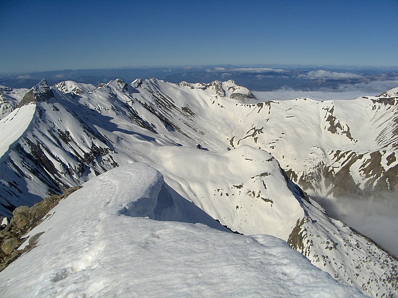 #4 Aiguille : Barle, Coupa, pas mal de coulées mais la face a l Aiguille : Barle, Coupa, pas mal de coulées mais la face a l'air encore correcte .