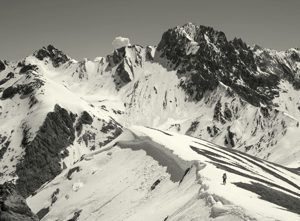 #8 Crête de Rissace : Montée au Pt 2931m, devant le Péouvou Crête de Rissace : Montée au Pt 2931m, devant le Péouvou