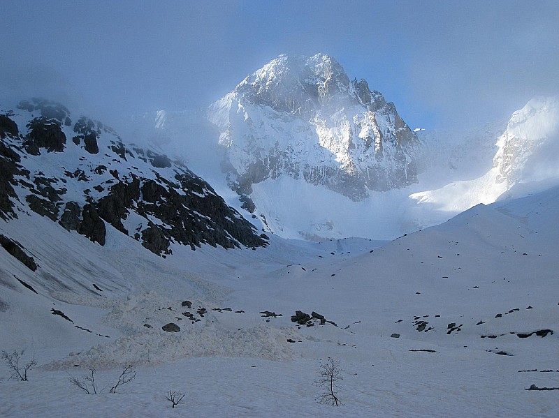 #1 Vallon des Etages : On sort de la crasse ... et la Pointe du Vallon de Etages apparait. Vallon des Etages : On sort de la crasse ... et la Pointe du Vallon de Etages apparait.