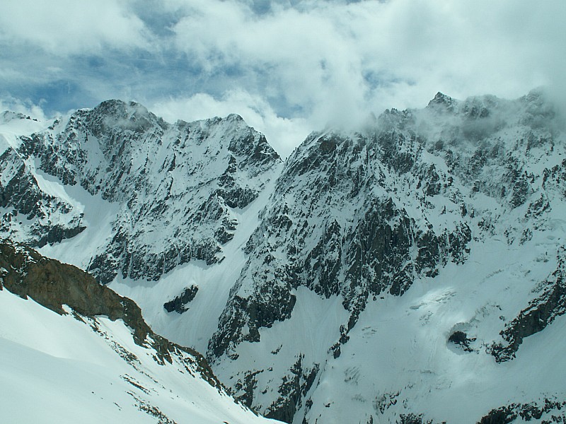 #28 Roche Faurio : les deux alpinistes sont sortis du couloir Roche Faurio : les deux alpinistes sont sortis du couloir