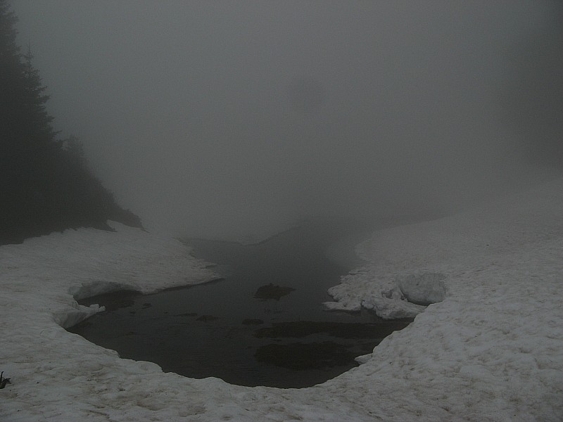 #7 Lac des Pirouettes : Lac dégelé sur les 3/4 de la surface, il faut désormais le contourner. Lac des Pirouettes : Lac dégelé sur les 3/4 de la surface, il faut désormais le contourner.