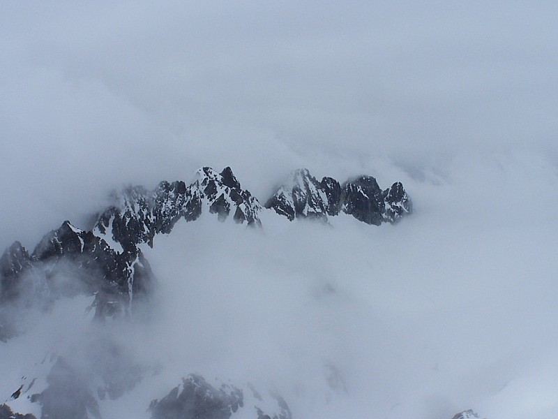 #5 Cime de Sambuis : Les Aiguilles de l Cime de Sambuis : Les Aiguilles de l'Argentière, entre deux couches de nuages...