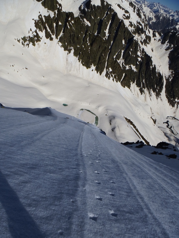 #6 Le crux (jonction rampe/ pente : supérieure) en excellente neige dure. Le crux (jonction rampe/ pente : supérieure) en excellente neige dure.