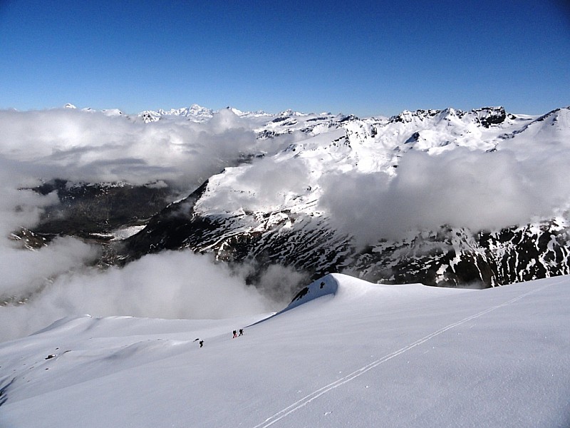 #7 Pointe de Charbonnel : Panorama et grandes pentes de neige au-dessus des nuages Pointe de Charbonnel : Panorama et grandes pentes de neige au-dessus des nuages