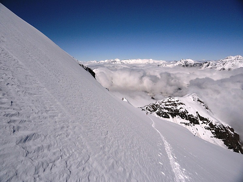 #8 Pointe de Charbonnel : Dans le rétro, au pied de la pente finale, bien raide Pointe de Charbonnel : Dans le rétro, au pied de la pente finale, bien raide