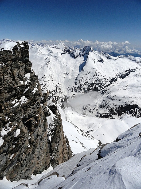 #9 Pointe de Charbonnel : Petite vue du sommet, Grande Ciamarella au fond Pointe de Charbonnel : Petite vue du sommet, Grande Ciamarella au fond