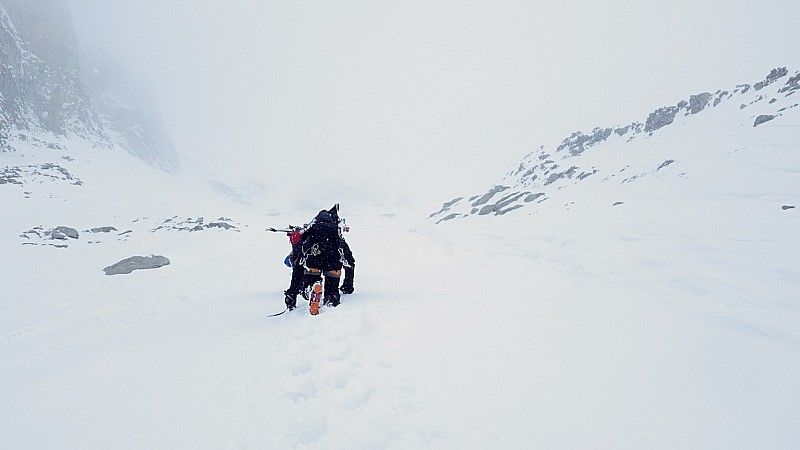 #2 Au dessus de la rimaye sous une petite neige. Au dessus de la rimaye sous une petite neige.