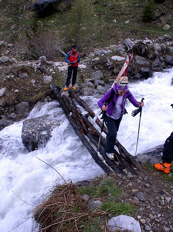 #1 Pont : heureusement pont de fortune Pont : heureusement pont de fortune