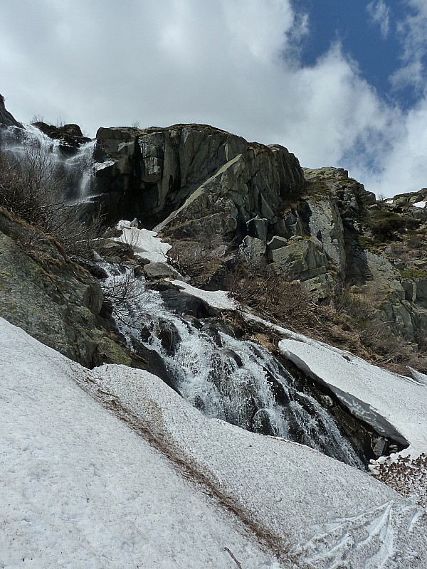 #10 Cascade : à tous les sens du terme une fois que j Cascade : à tous les sens du terme une fois que j'ai effondré le pont de neige...