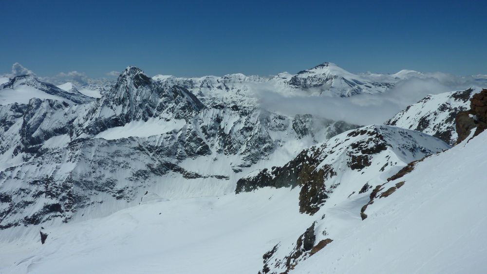 #12 Vers l Vers l'ouest : la Bessanese et Charbonnel dominent