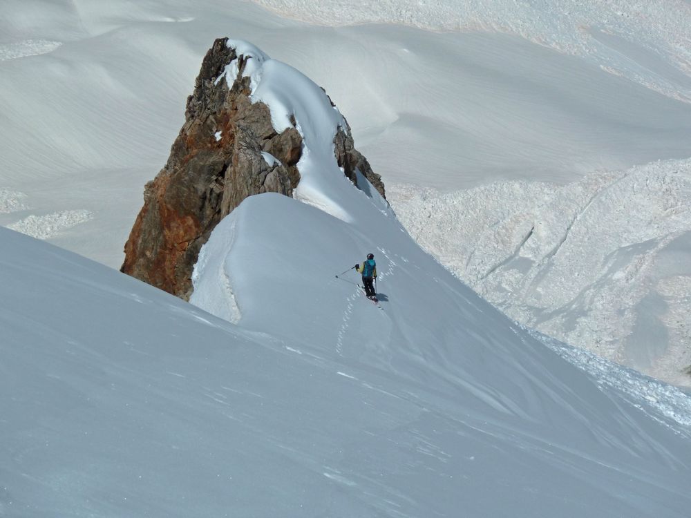 #7 Vallon des Etages : Isa aborde la descente des pentes sous le point de chaussage Vallon des Etages : Isa aborde la descente des pentes sous le point de chaussage