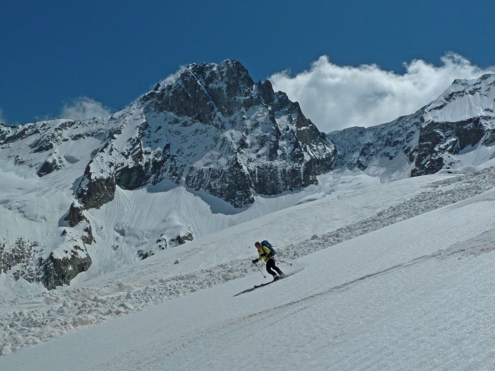 #18 Vallon des Etages : Isa dans la descente du glacier du Vallon des Etages Vallon des Etages : Isa dans la descente du glacier du Vallon des Etages