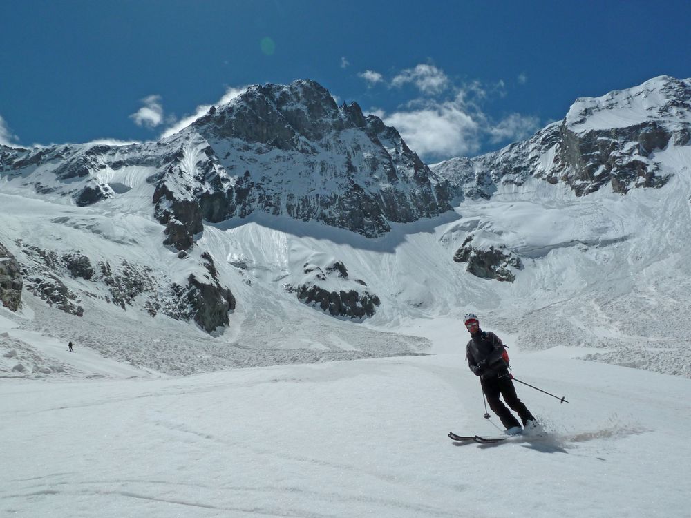 #11 Vallon des Etages : Pascal sur fond de pointe du vallon des Etages Vallon des Etages : Pascal sur fond de pointe du vallon des Etages