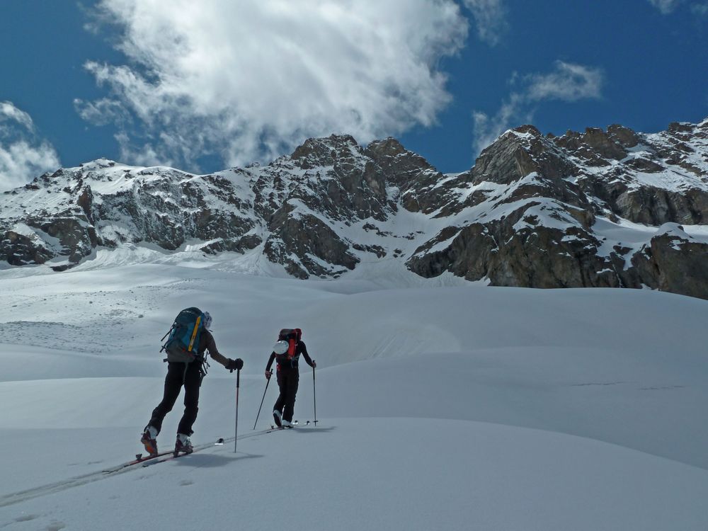 #17 Vallon des Etages : On monte toujours, en haut le col S de l Vallon des Etages : On monte toujours, en haut le col S de l'Etret