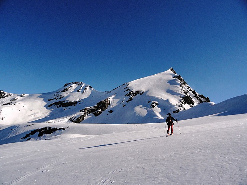 #4 Albaron en traversée : On se dirige vers le passage du Colerin, en bas de l Albaron en traversée : On se dirige vers le passage du Colerin, en bas de l'arête rocheuse à droite. Au fond l'Albaron.