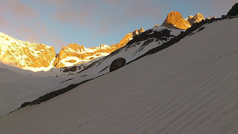 #7 Levé de Soleil : Magnifique lumière juste après le levé du jour Levé de Soleil : Magnifique lumière juste après le levé du jour