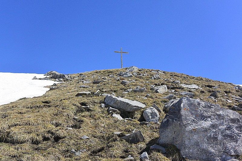 #15 Croix des Gardettes : Fait penser à la Croix de Chamrousse: belle si on fait abstraction de tous les pylones qui l Croix des Gardettes : Fait penser à la Croix de Chamrousse: belle si on fait abstraction de tous les pylones qui l'entourent