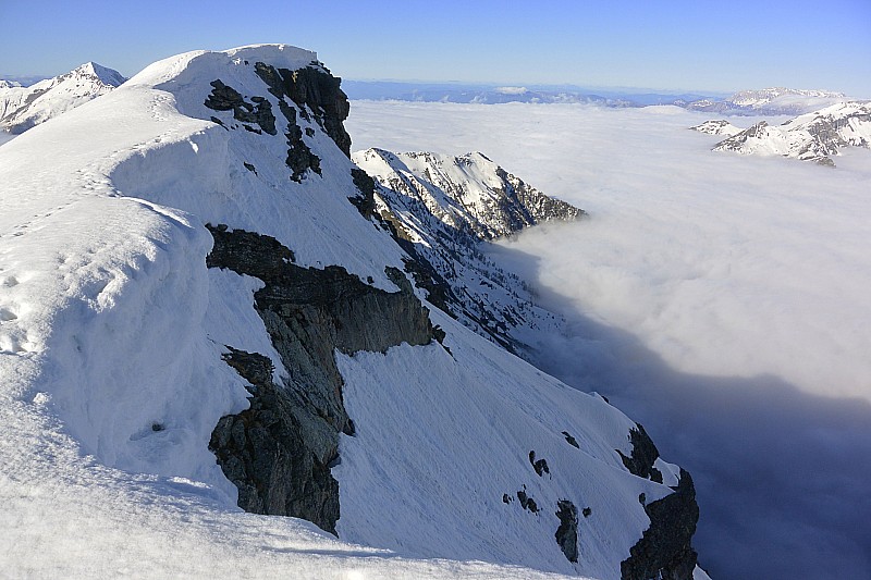#5 Roc des Hommes : Vu de la crête en allant vers la Pointe des Pisses Roc des Hommes : Vu de la crête en allant vers la Pointe des Pisses