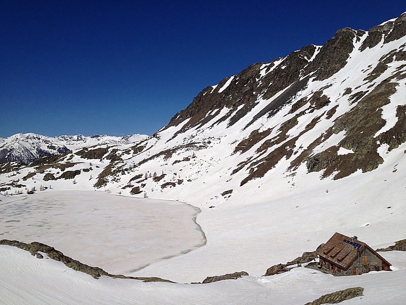 #17 Refuge de Vens : et son lac. Refuge de Vens : et son lac.