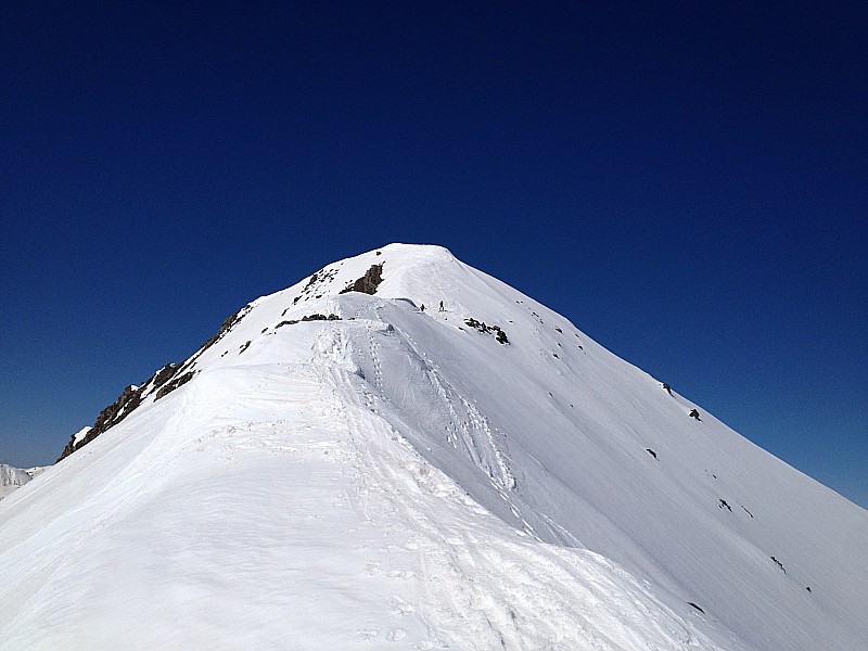 #21 Ca passe ski aux pieds : pour le sommet. Ca passe ski aux pieds : pour le sommet.