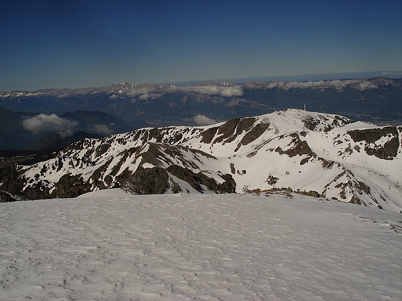 #1 Vue vers la croix. : Vue vers la croix de Chamrousse avec encore un très bon enneigement. Vue vers la croix. : Vue vers la croix de Chamrousse avec encore un très bon enneigement.