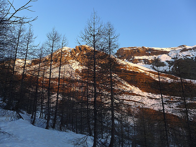 #1 Au-dessus des cascades : le soleil arrive; ça va rôtir! Au-dessus des cascades : le soleil arrive; ça va rôtir!