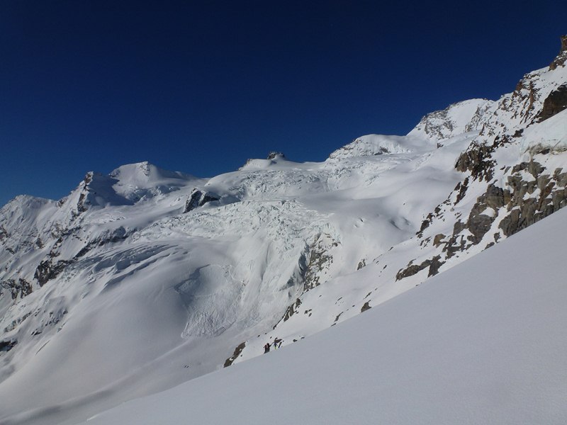 #8 Gl de la Tribulazione : Gl de la Tribulazione, vu des pentes qui remontent vers le glacier de Tsasset Gl de la Tribulazione : Gl de la Tribulazione, vu des pentes qui remontent vers le glacier de Tsasset