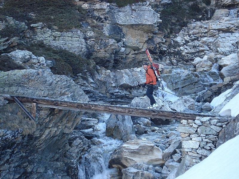 #1 grande sassiere : Claude sur La passerelle grande sassiere : Claude sur La passerelle