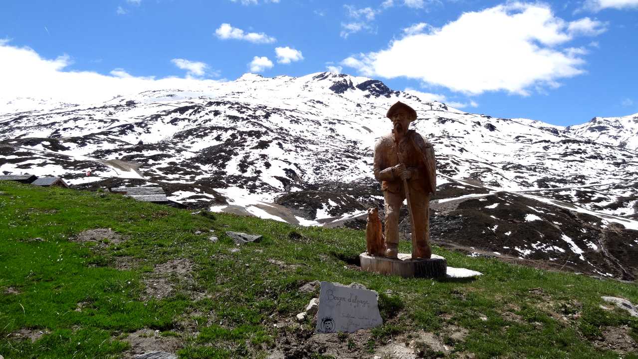 #7 Le berger du coin : Comme en Suède, ils adorent les statues aux Menuires ... Le berger du coin : Comme en Suède, ils adorent les statues aux Menuires ...