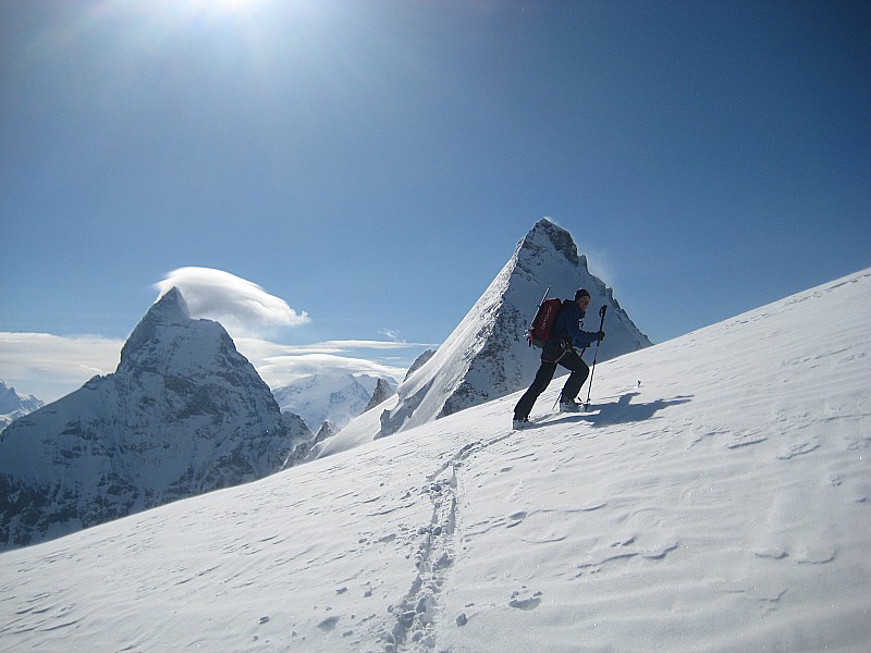 #50 12/05 : Montee a la Tete de Valpelline devant les maitres des lieux: Cervin et Dent d 12/05 : Montee a la Tete de Valpelline devant les maitres des lieux: Cervin et Dent d'Herens