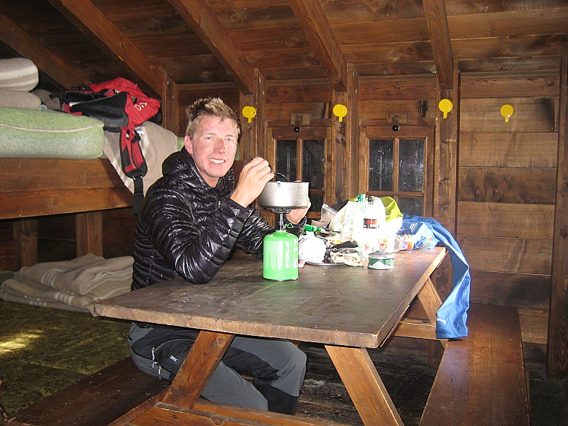 #32 08/05 : Le Bivouac Regondi, bien chauffe par le soleil, nous promet une soiree confortable... 08/05 : Le Bivouac Regondi, bien chauffe par le soleil, nous promet une soiree confortable...