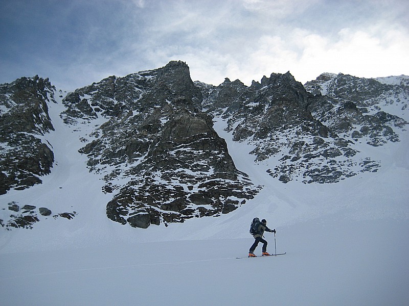 #14 07/05 : Eric longe la face ouest du Mont Velan vers le pied du Couloir Hannibal 07/05 : Eric longe la face ouest du Mont Velan vers le pied du Couloir Hannibal