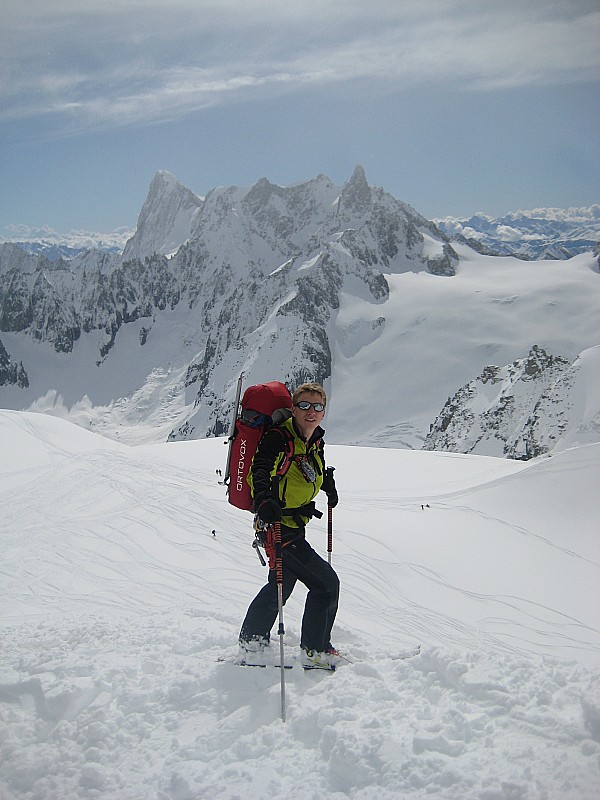 #1 04/05 : Christopher devant Grandes Jorasses, Aretes de Rochefort et Dent du Geant 04/05 : Christopher devant Grandes Jorasses, Aretes de Rochefort et Dent du Geant
