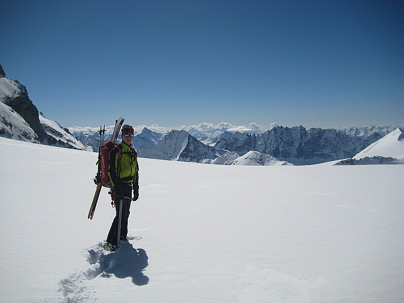 #27 08/05 : Magnifique vue vers les 4000 valaisans depuis le Plateau du Couloir 08/05 : Magnifique vue vers les 4000 valaisans depuis le Plateau du Couloir