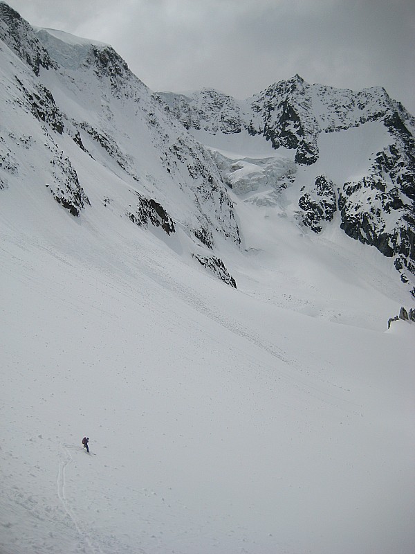 #22 07/05 : Descente a ski des pentes finales vers la Cabane du Velan 07/05 : Descente a ski des pentes finales vers la Cabane du Velan